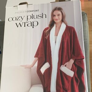 NIB Women's Red Plush Cape with White Trim Throw Pad